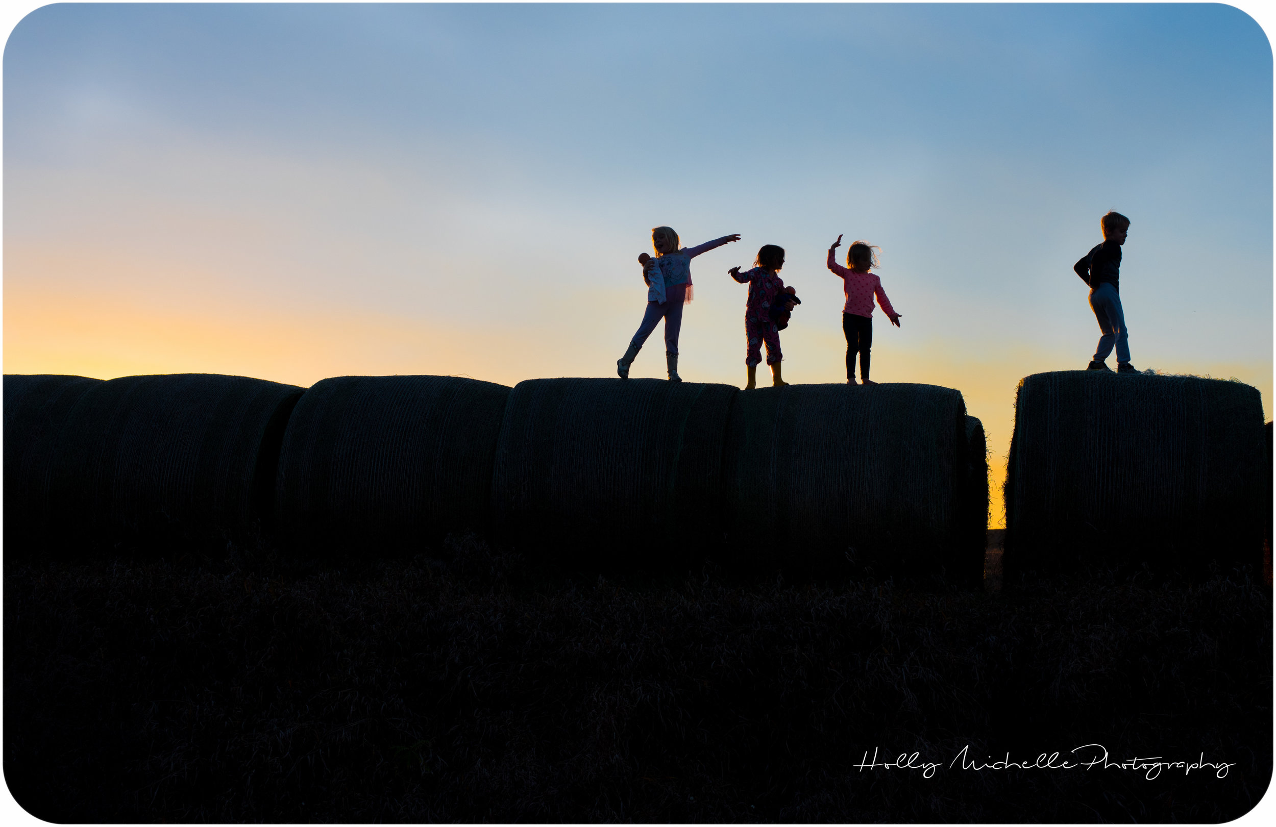 {day 32/366} An unplanned dinner with friends. An excuse to finally leave the house. Herds of wild children and acres for them to explore. My heart is full, my babies are fed, filthy and exhausted.