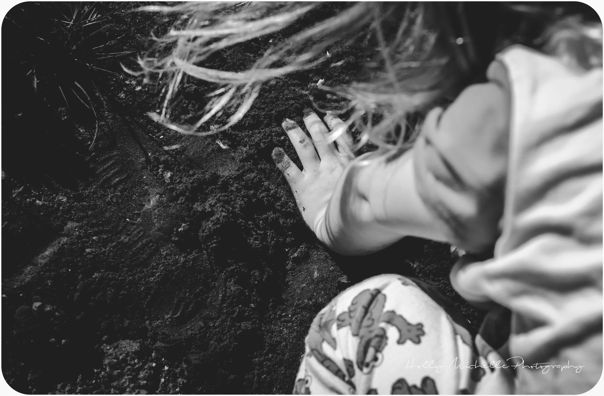 {day 33 cont...} Earth, our beautiful and giving earth. She's able to continue to press her hands into it so late in the year, by this time it's usually covered in a blanket of snow.