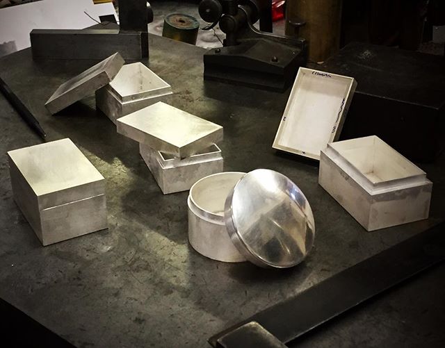 Been off the radar for a wee while ... on a box making course with the wonderful #ray.walton.13 amongst other things. Learned so much and felt so lucky to have hung out with the other great smiths on the course. Huge thanks to the #cbsilversmiths for