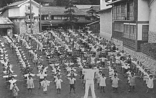 Radio Taiso in the 1930s (Source: Japancentre)