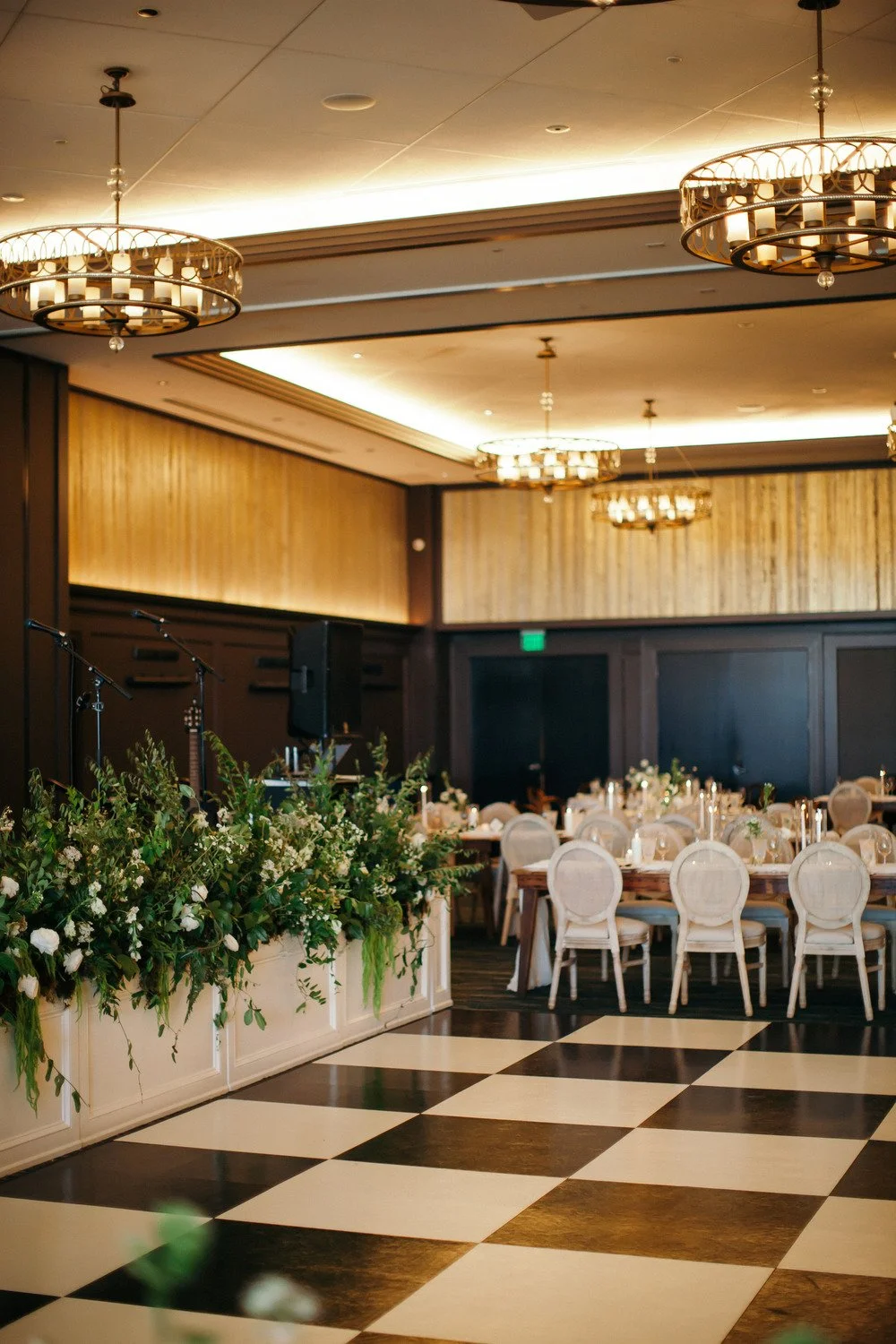 madison_wisconsin_wedding_florist_the_edgewater_hotel_1209_creative_03 (1).jpg
