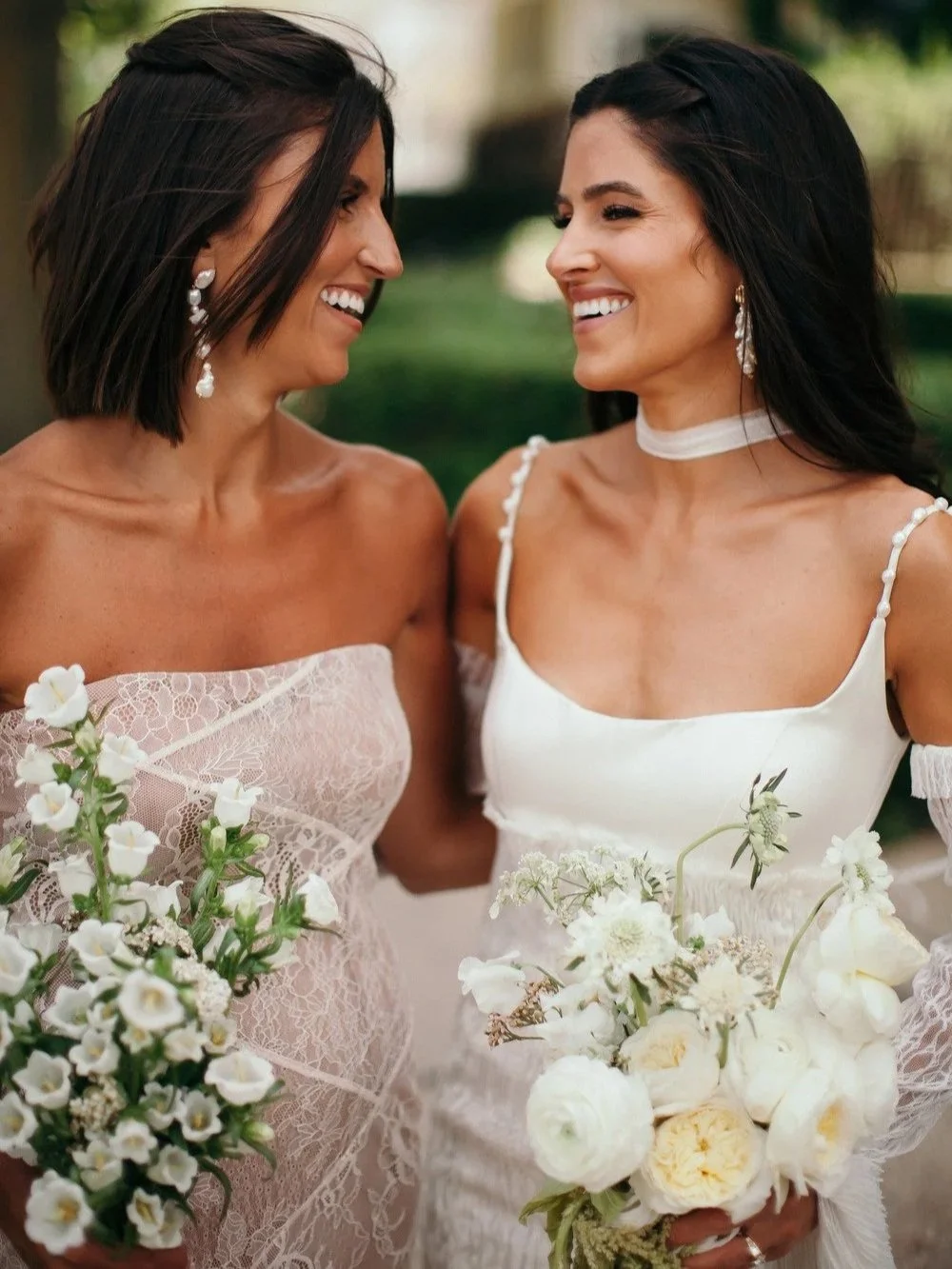 Editorial style bridal bouquet and bridesmaid flowers for a Madison, Wisconsin wedding by 1209 Creative.