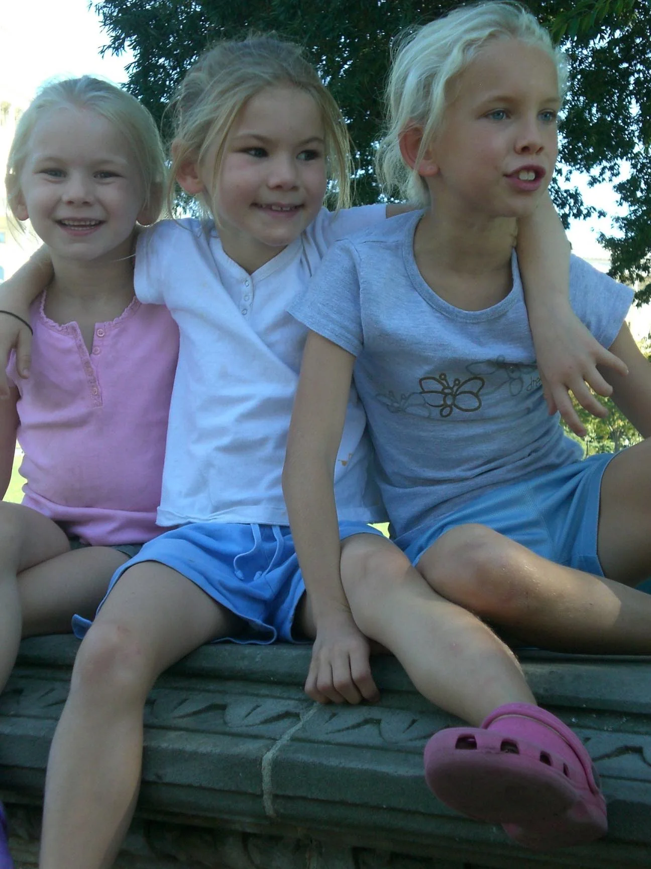 Paling with her sisters