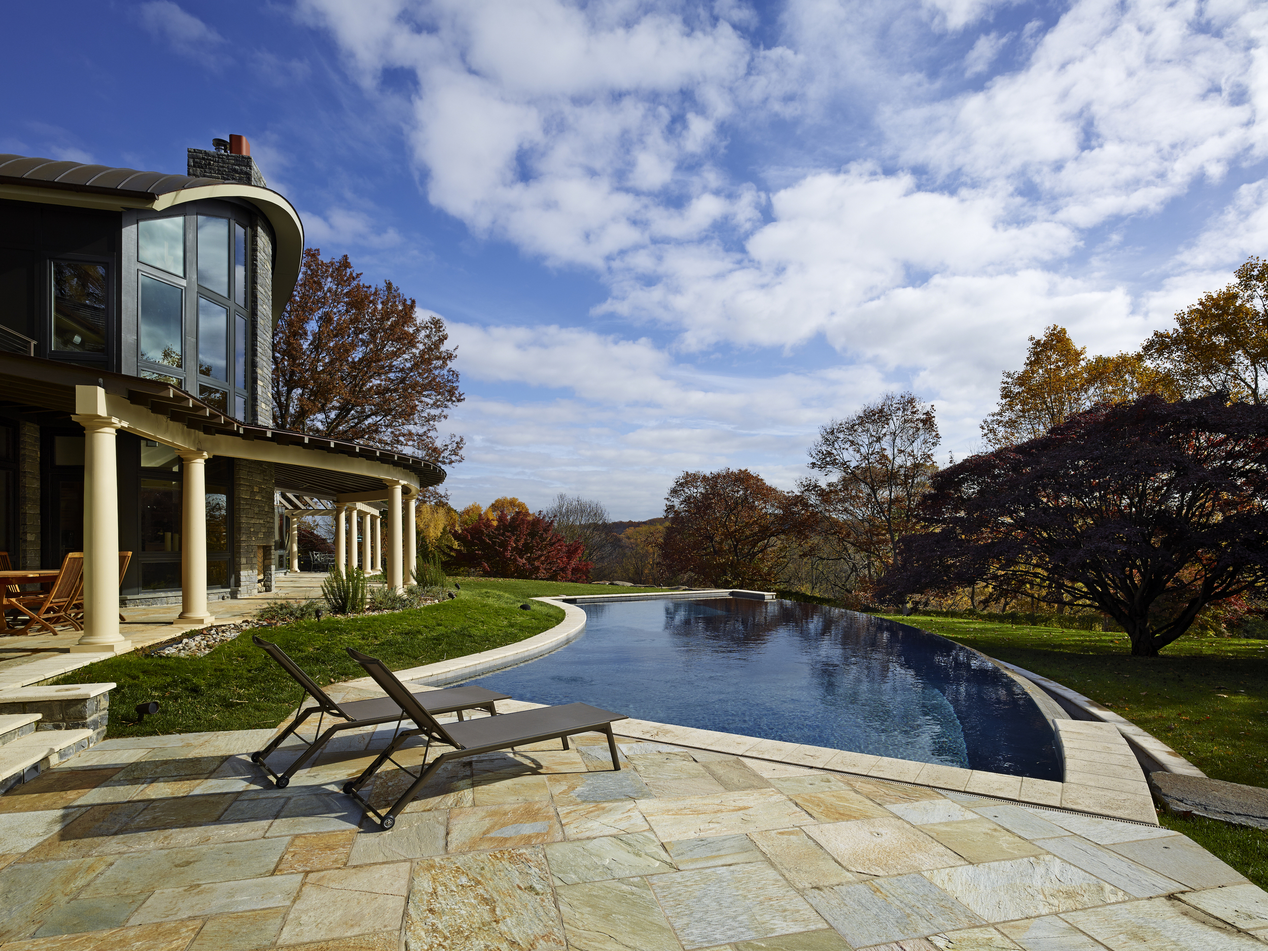 Modern Organic style and sweeping views.