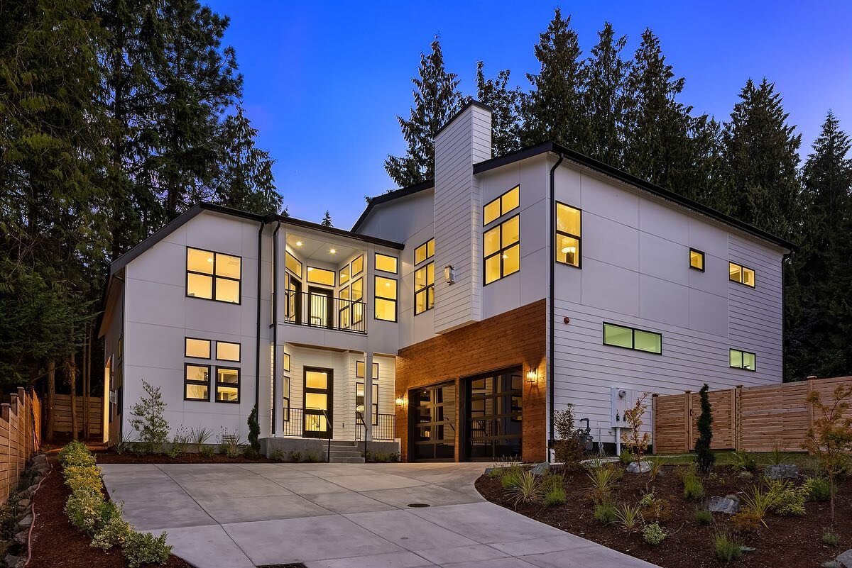 Locally acclaimed Crestline Homes presents The Enclave, sited among Pristine Lake Sammamish Vistas. Sophistication and distinct cutting edge design meet iconic Pacific Northwest living. Finely appointed, prominently positioned and built with the utmo