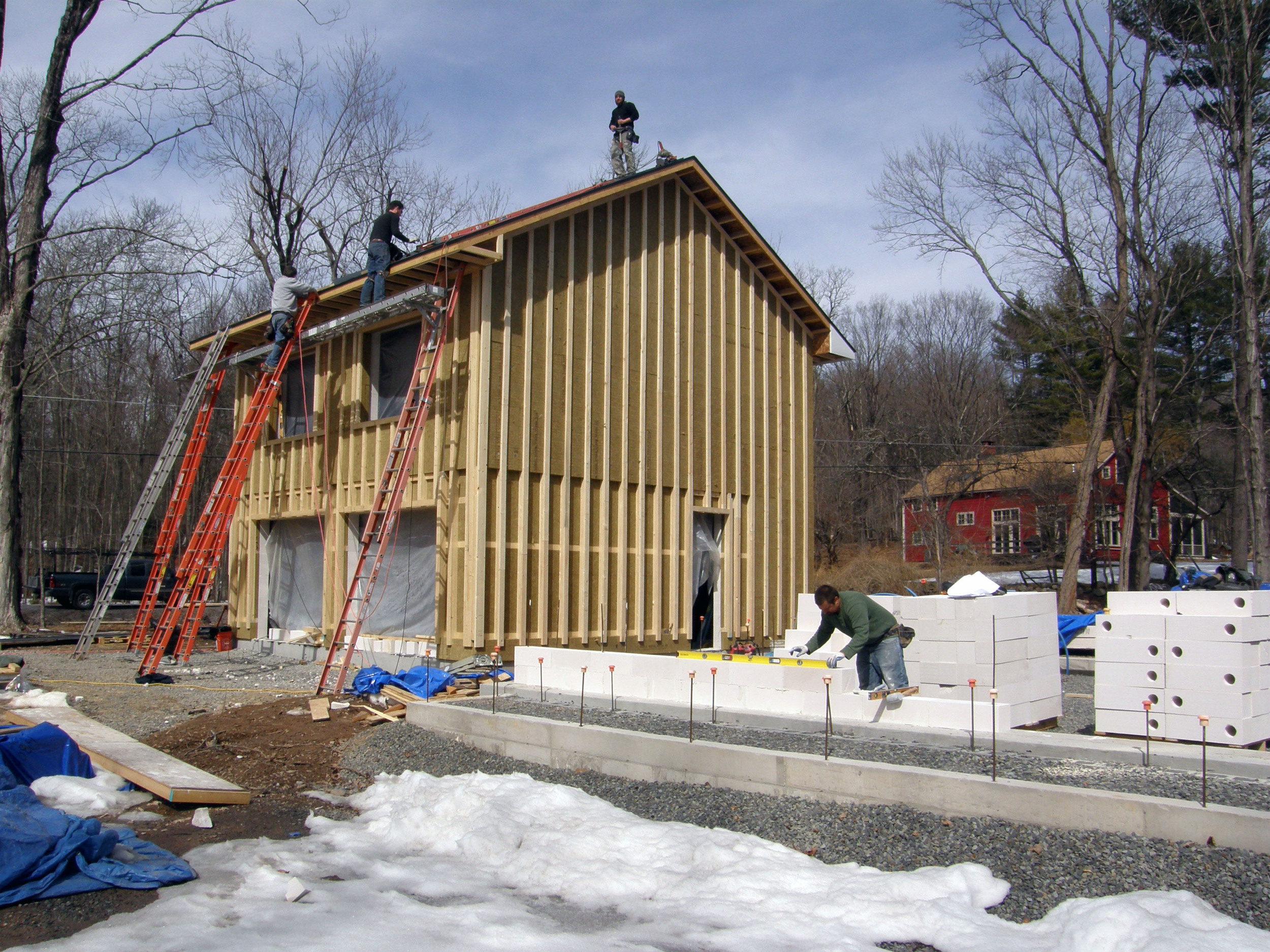  The garage is well underway, and the house is starting to be constructed. 