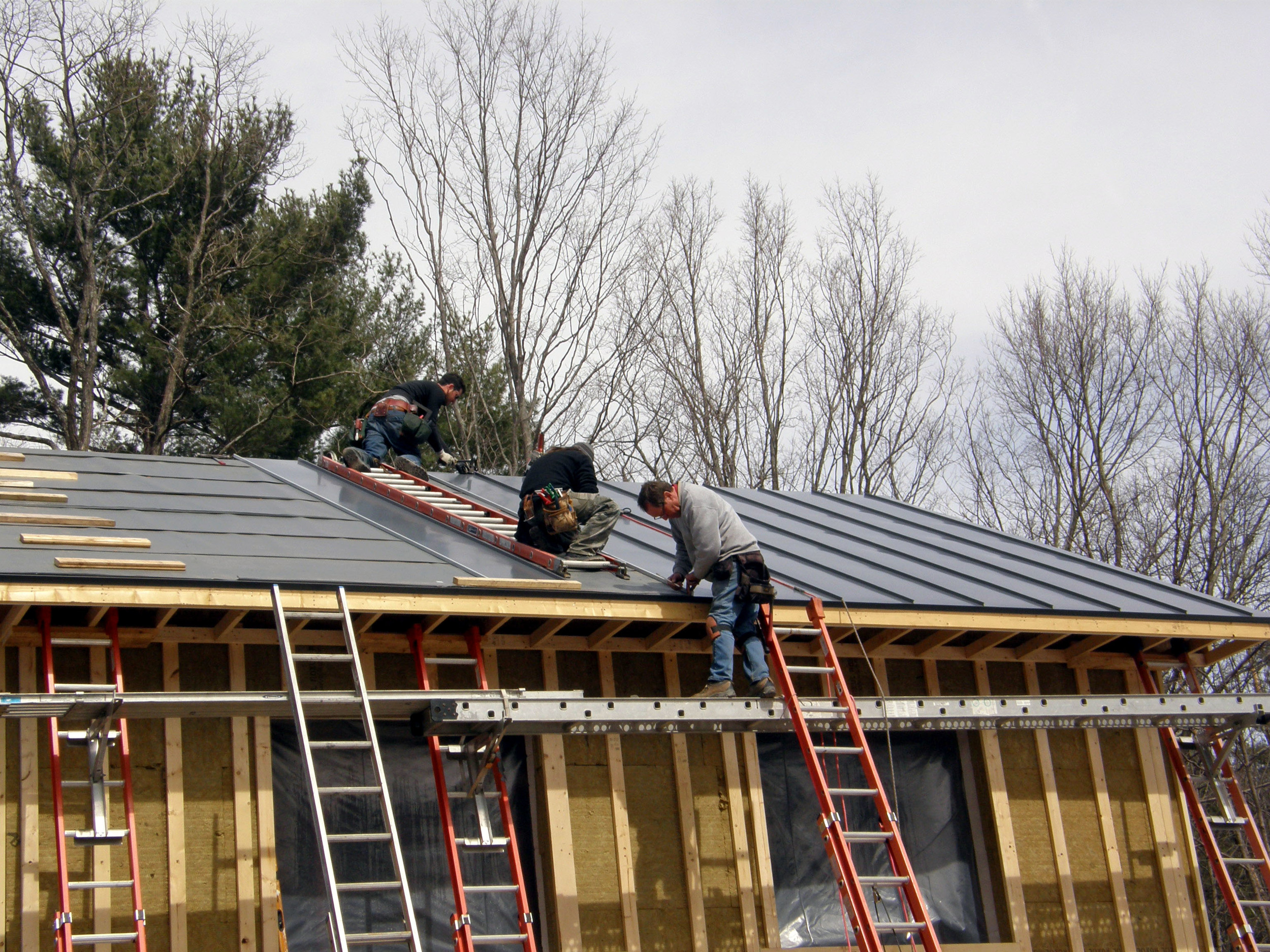  Installing the garage roof. 