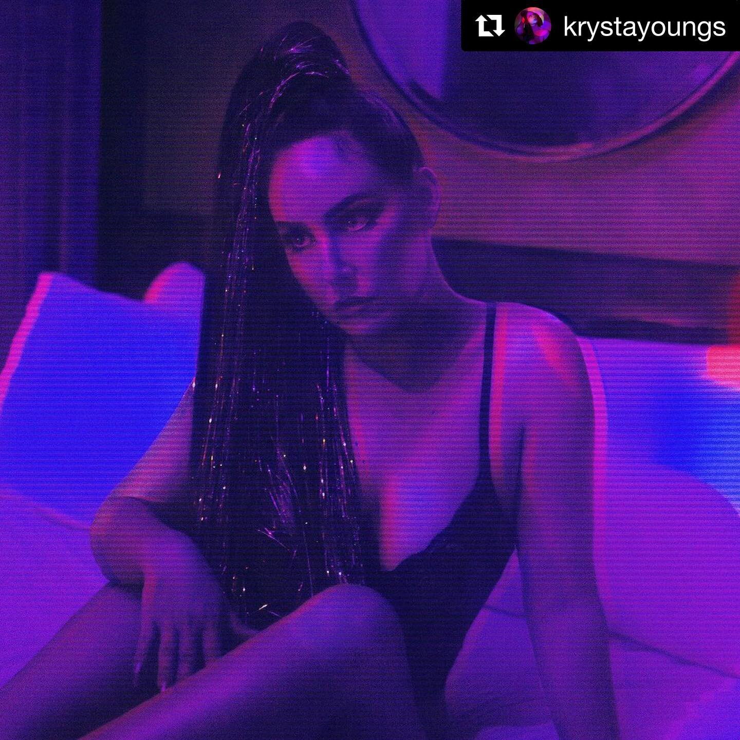 ❤️🎵❤️ &ldquo;LOVE ME&rdquo; by @krystayoungs is OUTTTTTT!!!!!! LINK IN BIO 💖 - stream that shit! Add it to your playlists! Play it for your Mom!  Let&rsquo;s gooooo :)
&bull;
&bull;
&bull;
Shout Outs:
Production / Mixing @thomfjord 
Mixing / Master