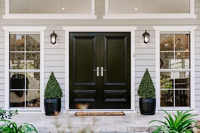 Front Door..... I love a statement front door 🖤 I&rsquo;ve managed to convince a few clients now to paint their door a beautiful bold black colour 🙌🏻 I also think a colourful front door suits some houses perfectly. It depends on the style of the h