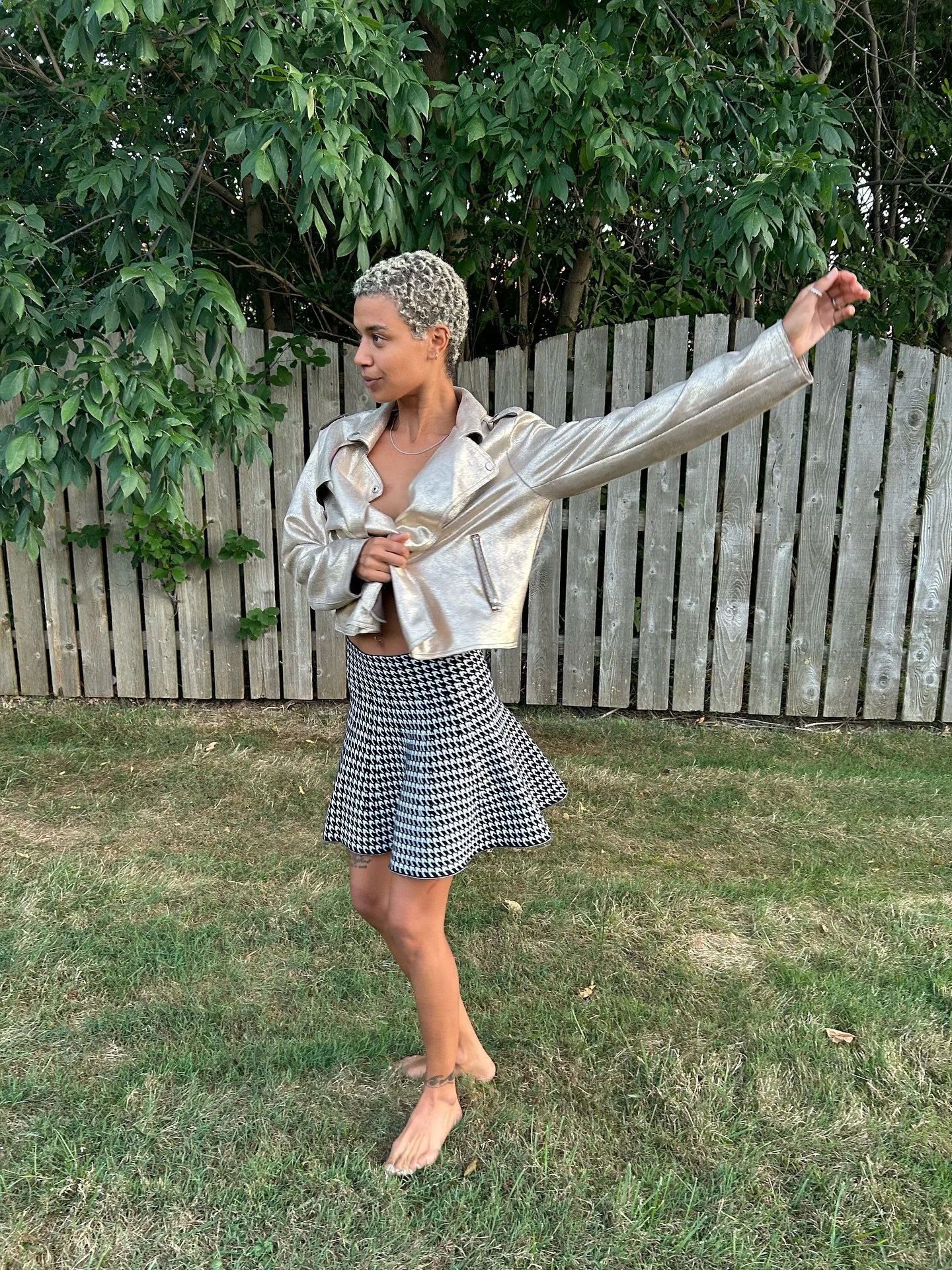 Who doesn&rsquo;t love GOLD?! And who doesn&rsquo;t love a good motorcycle jacket?! With a houndstooth printed skirt, this combination is irresistible! DM for prices if interested in either of these pieces 🩵
#mototcyclejacket #gold #houndstooth #hou