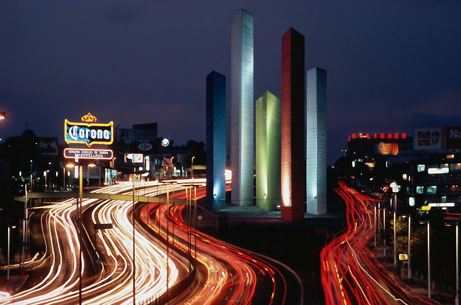 Torres-de-Satelite-en-Naucalpan-Estado-de-Mexico1.jpg