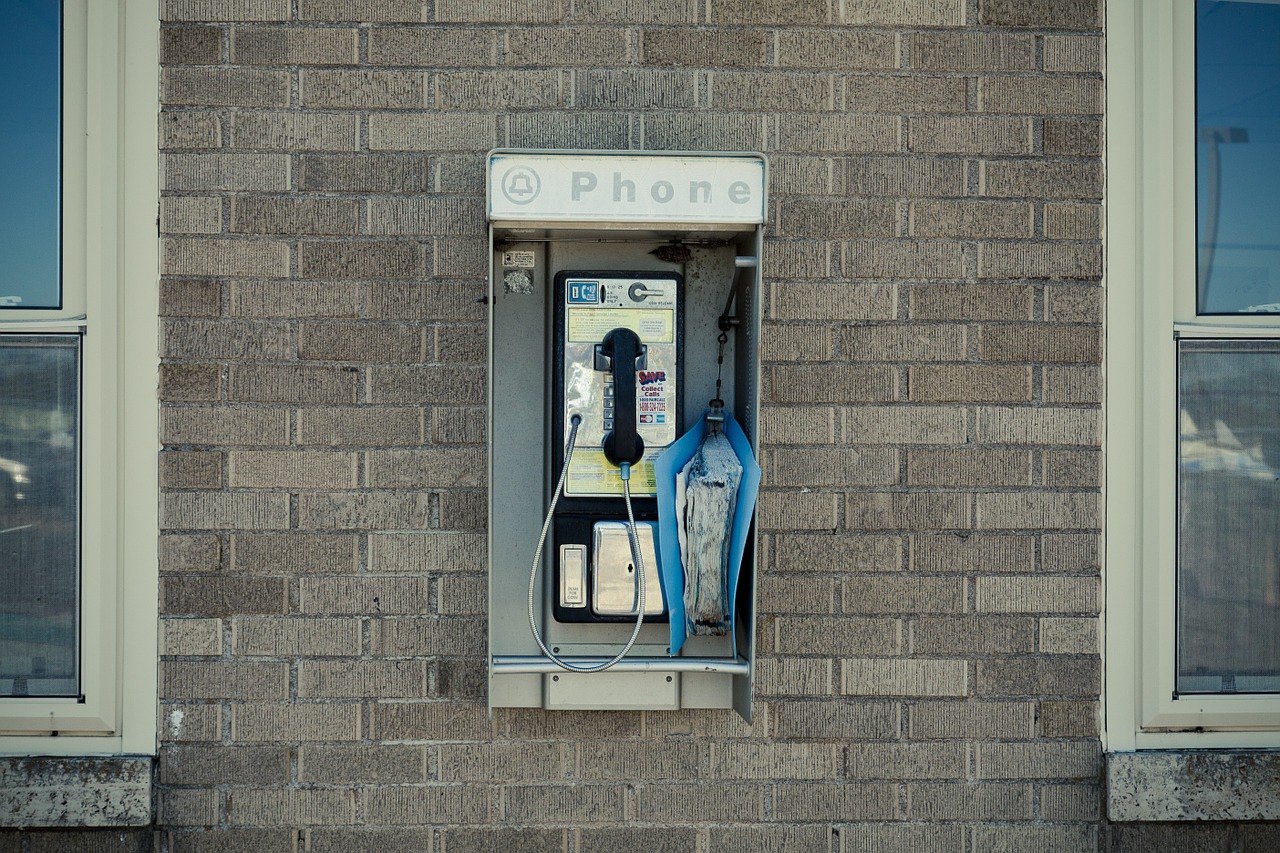 This is a phone. It does not fit in your pocket.