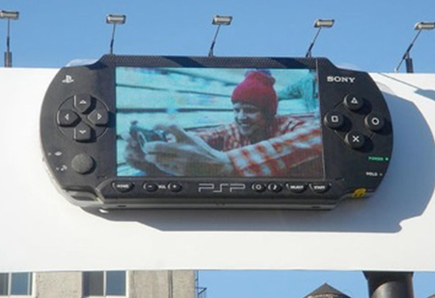 GIANT 3D PSP OUTDOOR WITH RUNNING CONTENT