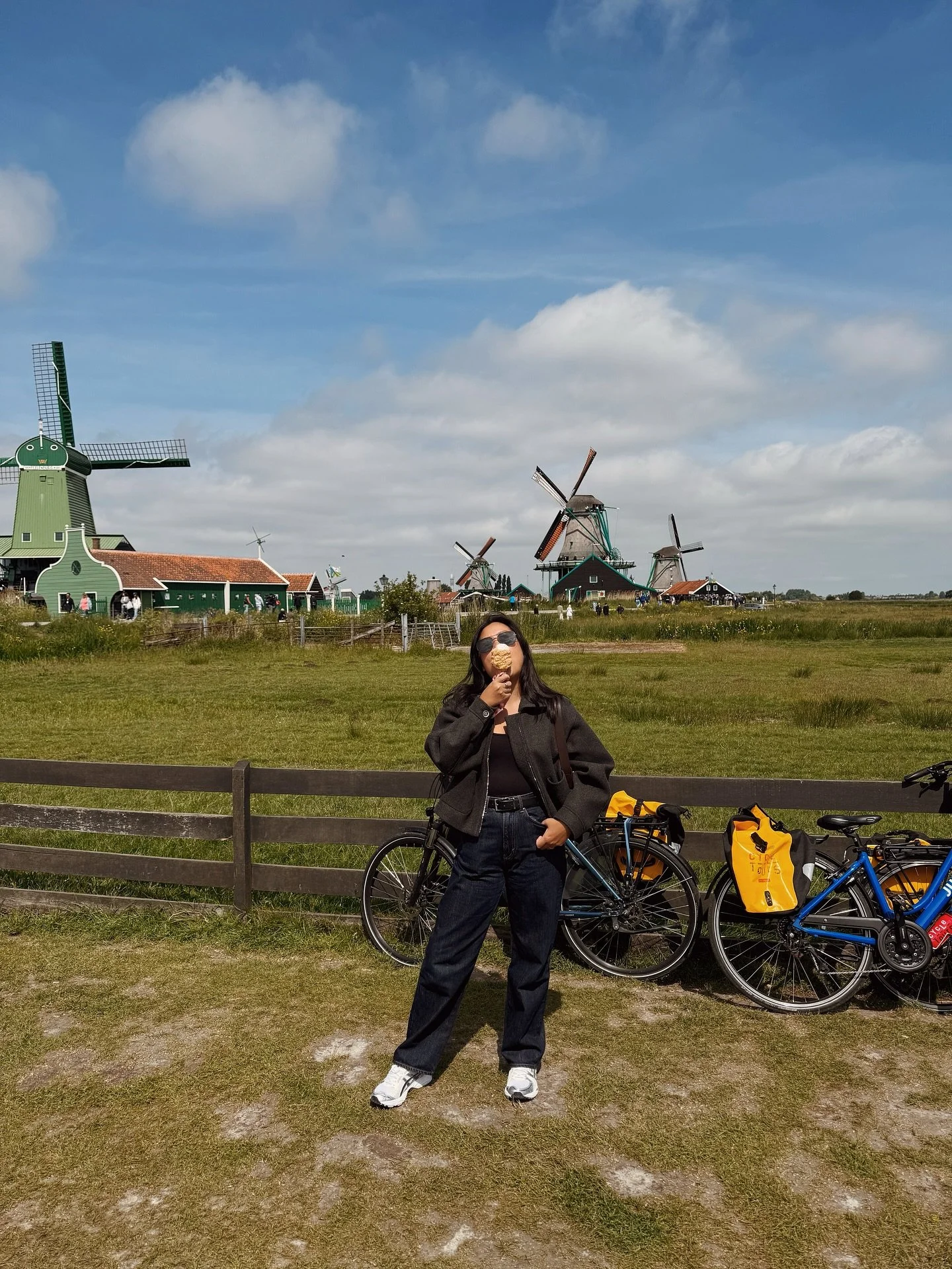 @mannyott and I are convinced that an aperol spritz at every corner and retiring on a houseboat is a good idea 🇳🇱