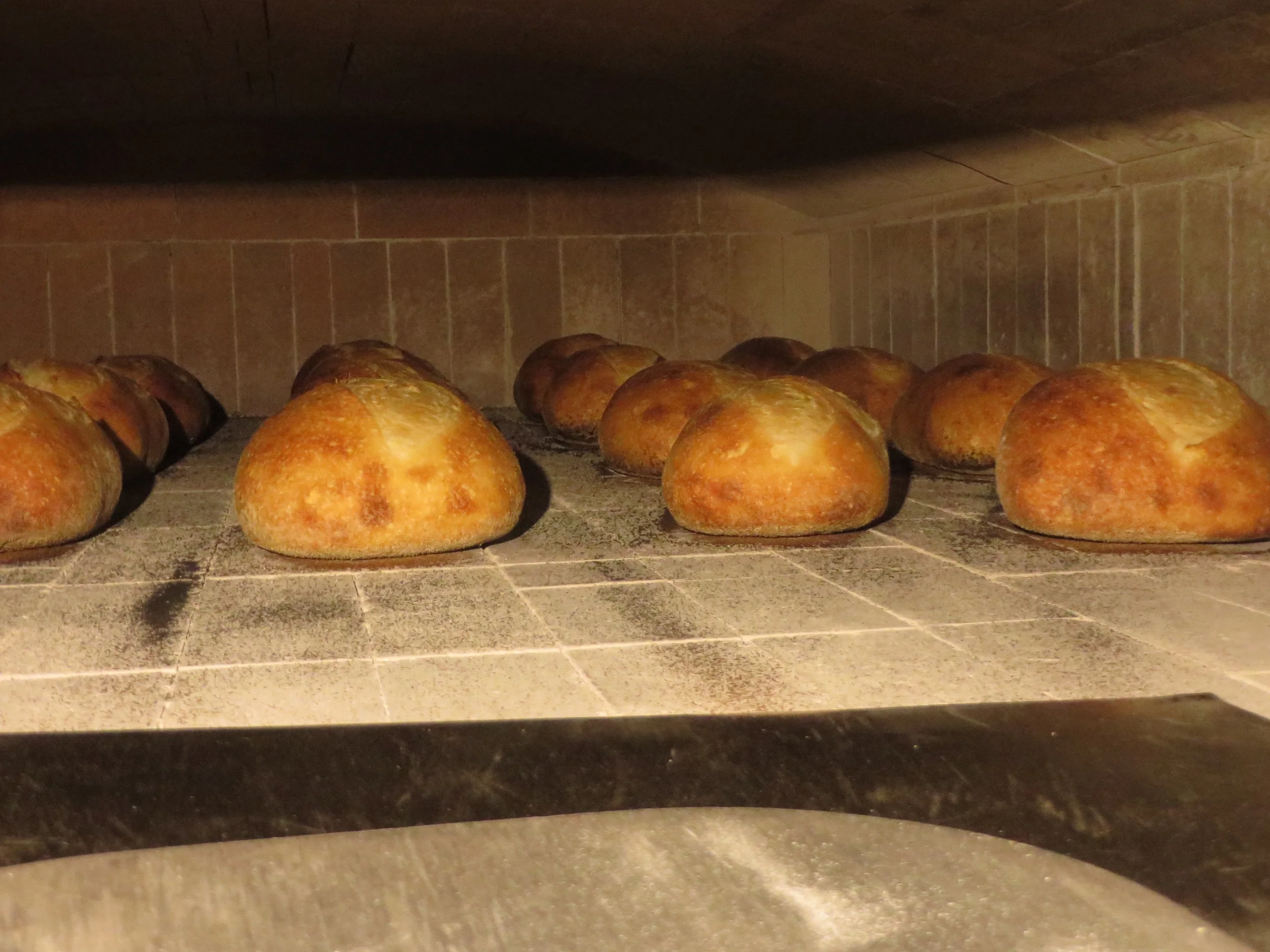 The Bread bakes for around 40 minutes in the oven. The impression of these hearth bricks is often visible on the bottom of the loaves.