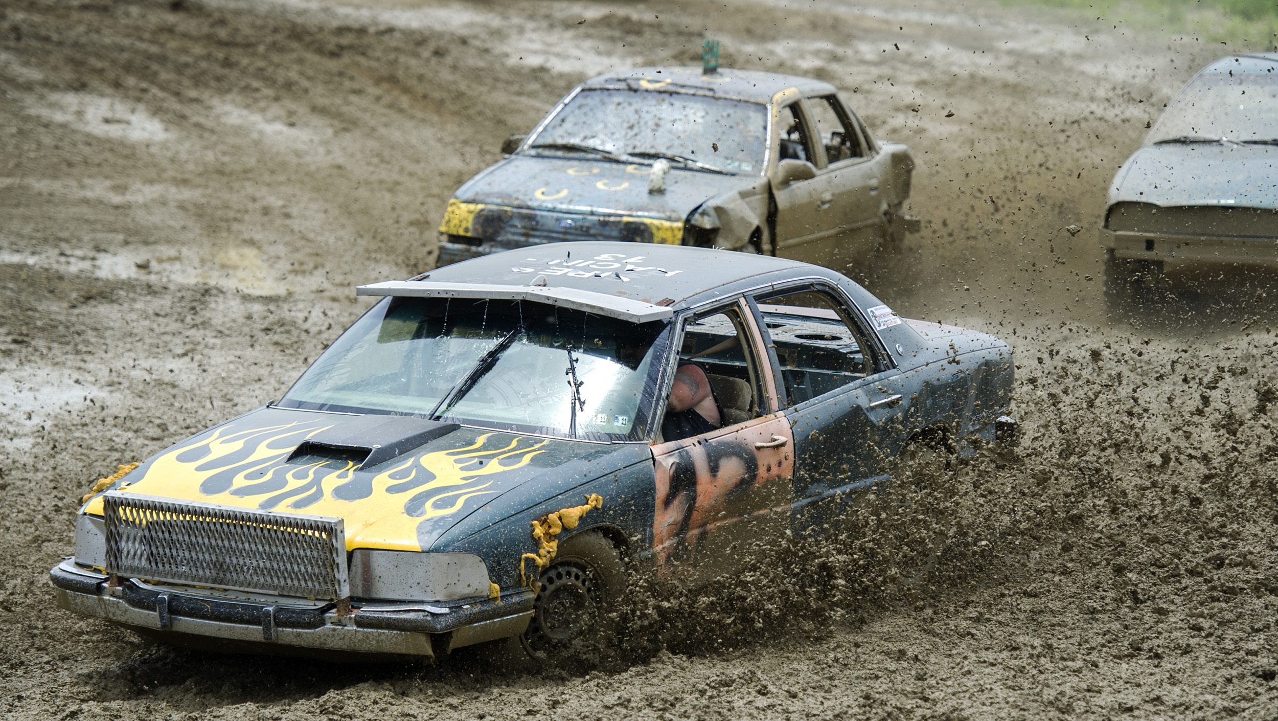 Dustin Sipes leads the second heat of the Backwoods class race around the first turn of the Snow Shoe Mud Track during the Snow Shoe Mud Race on Sunday, May 29, 2016.