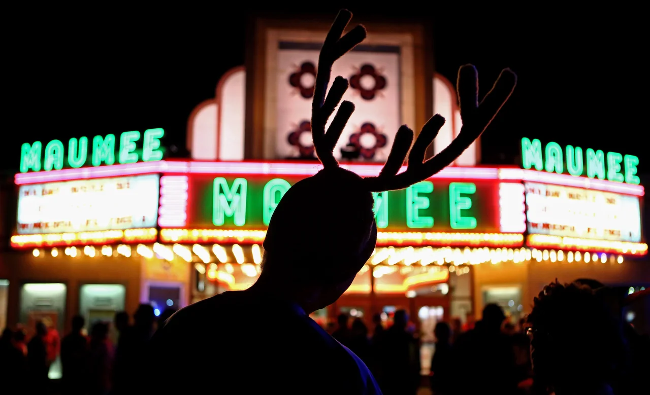  Runners gather in front of the Maumee Indoor Theatre after completing the Holiday Hustle 5k run before the start of the annual Maumee Holiday Lights Parade through downtown Maumee, Oh. on Saturday, Nov. 26, 2016. 