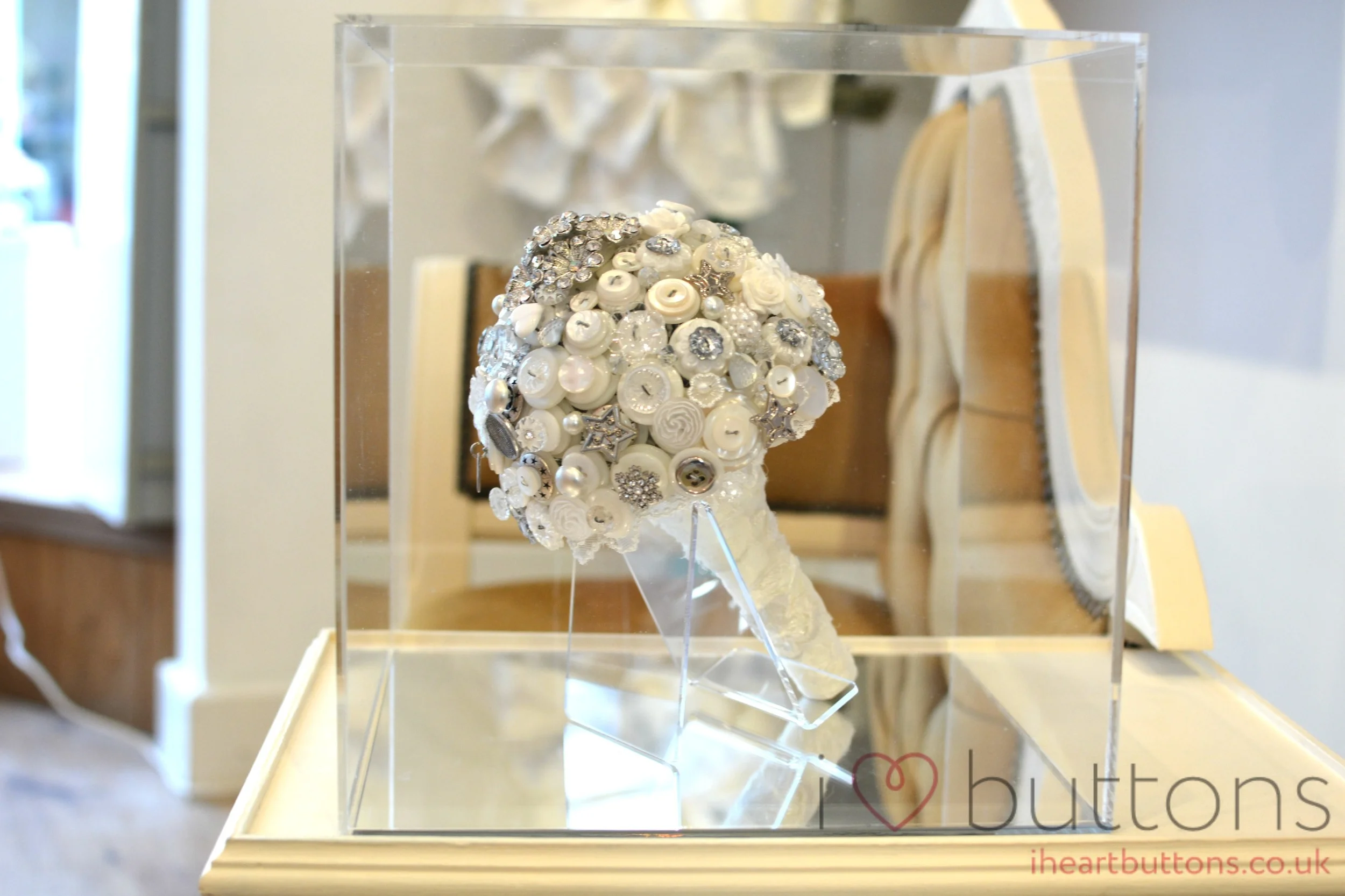 Bouquet Display Case 300mx300mx300m — I Heart Buttons
