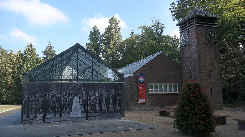 Exhibition Pavilion Huis Doorn%2c outside.jpg