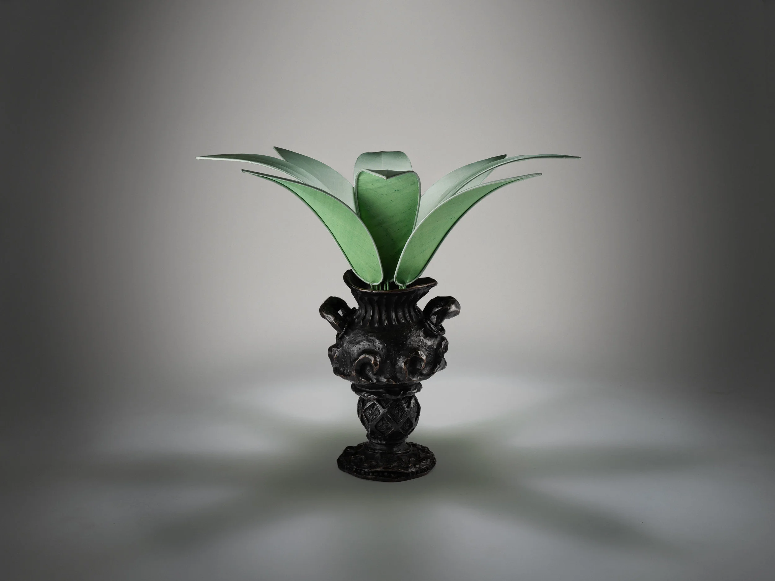 2. MB Table Lamp 'Vase Edward James'.jpg