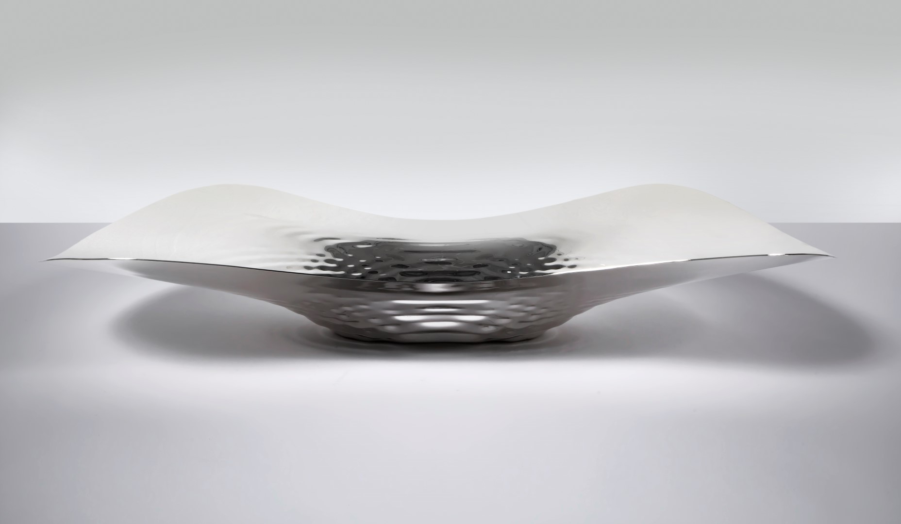 1. ZH Centrepiece 'Liquid Glacial' silver.jpg