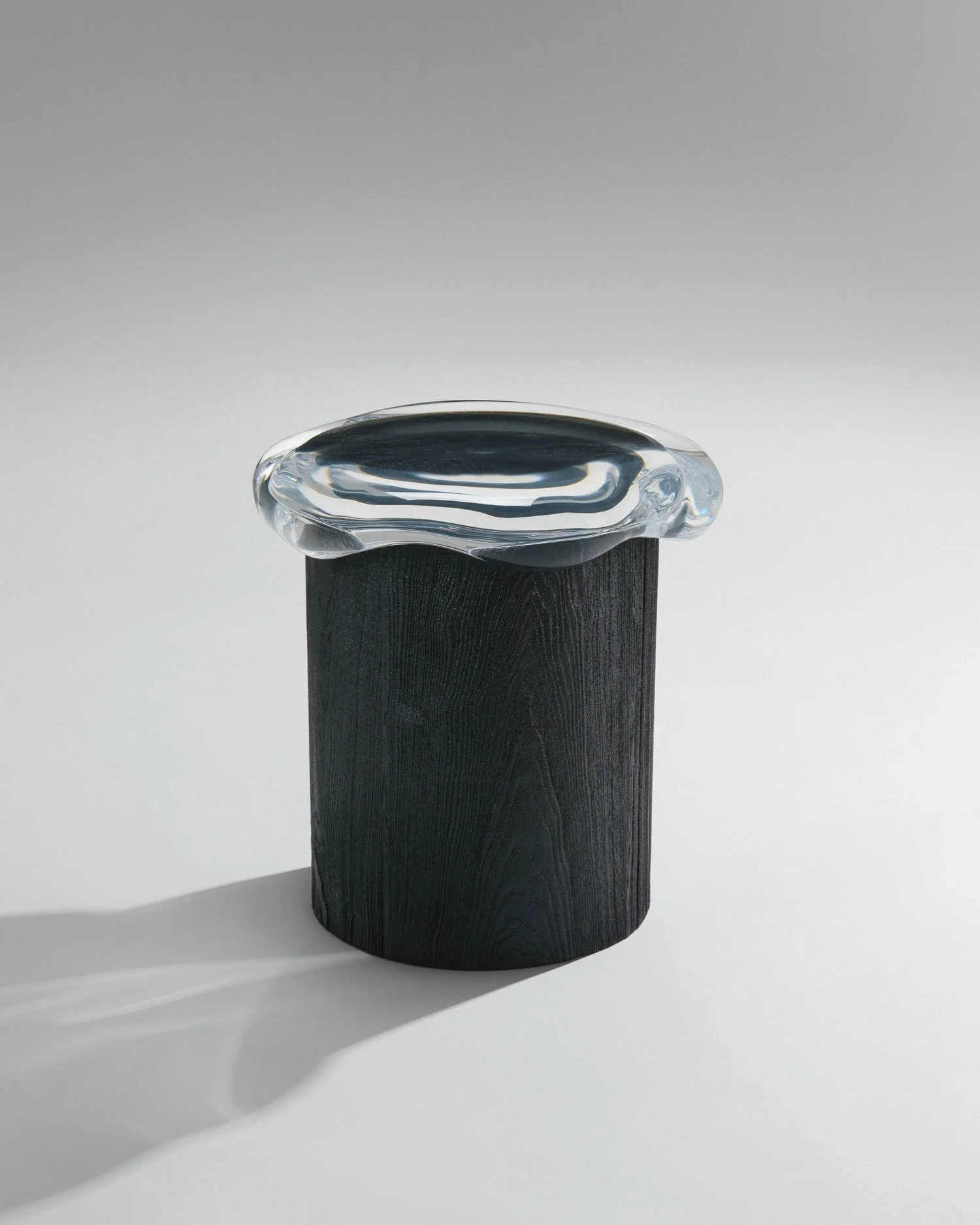 1.+MB+Side+Table+%27Bonbon%27+Round+%28black%29.jpg