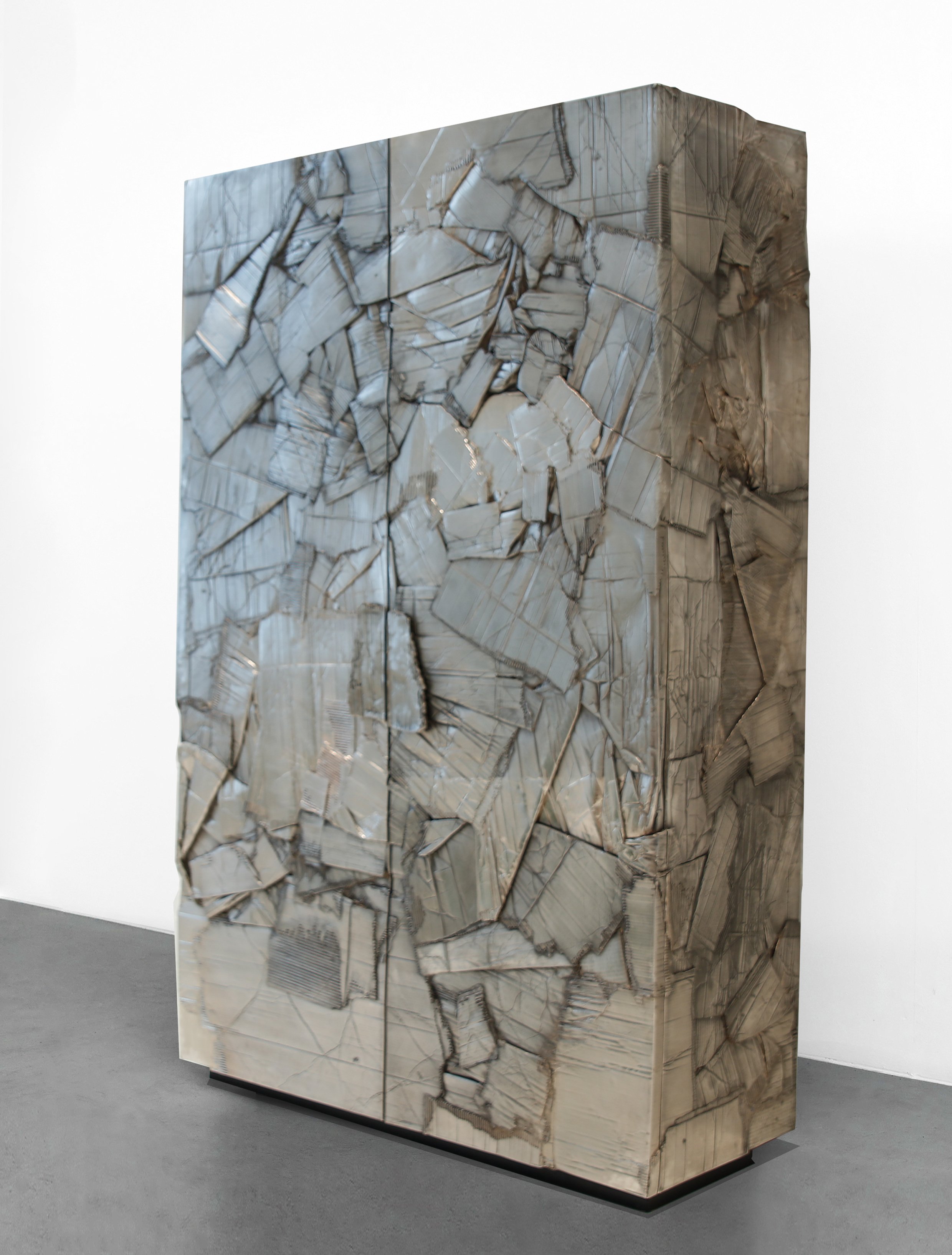 Fredrikson Stallard, Cabinet 'Silver Cardboard'