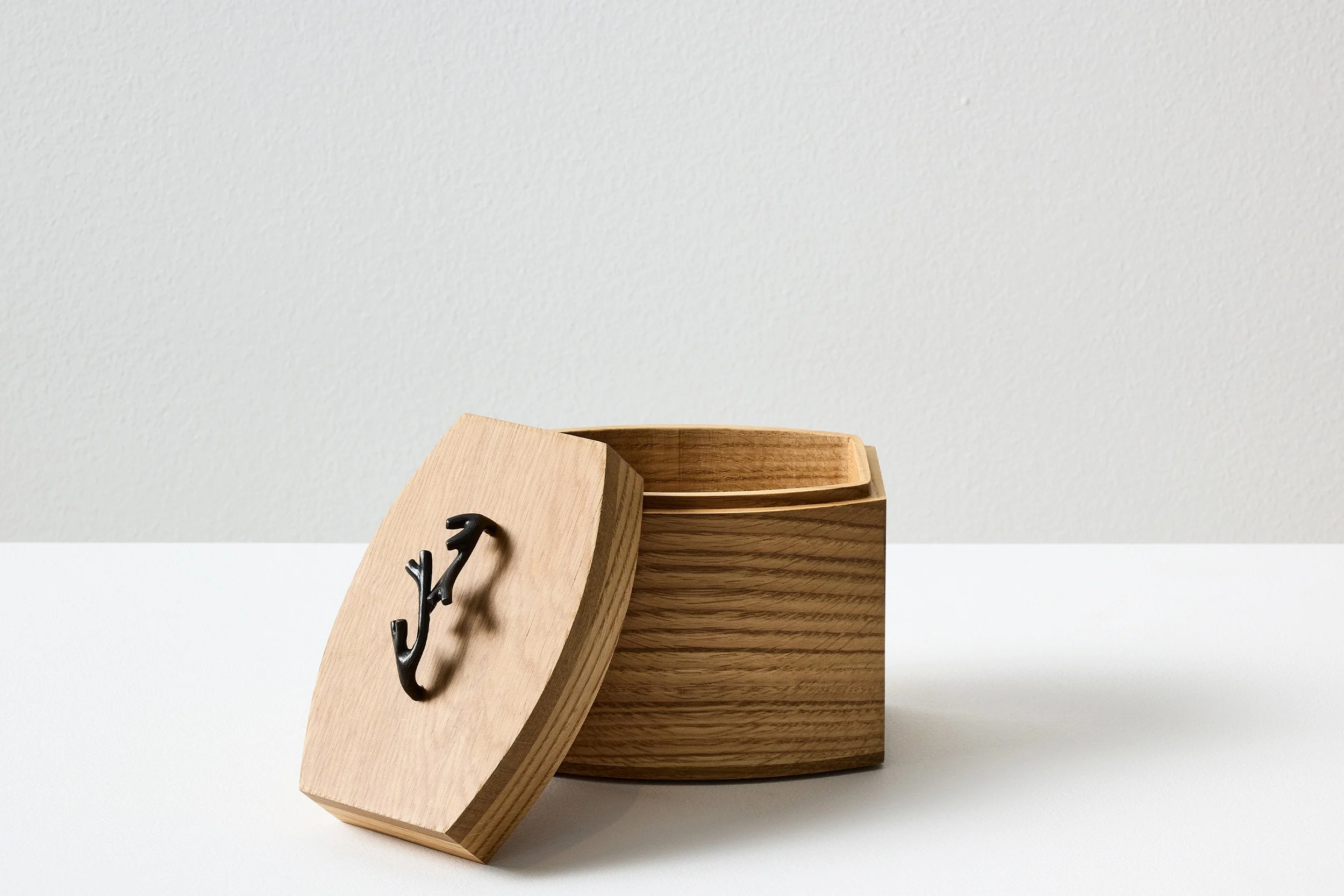 3.FJS Box 'Dina'.jpg