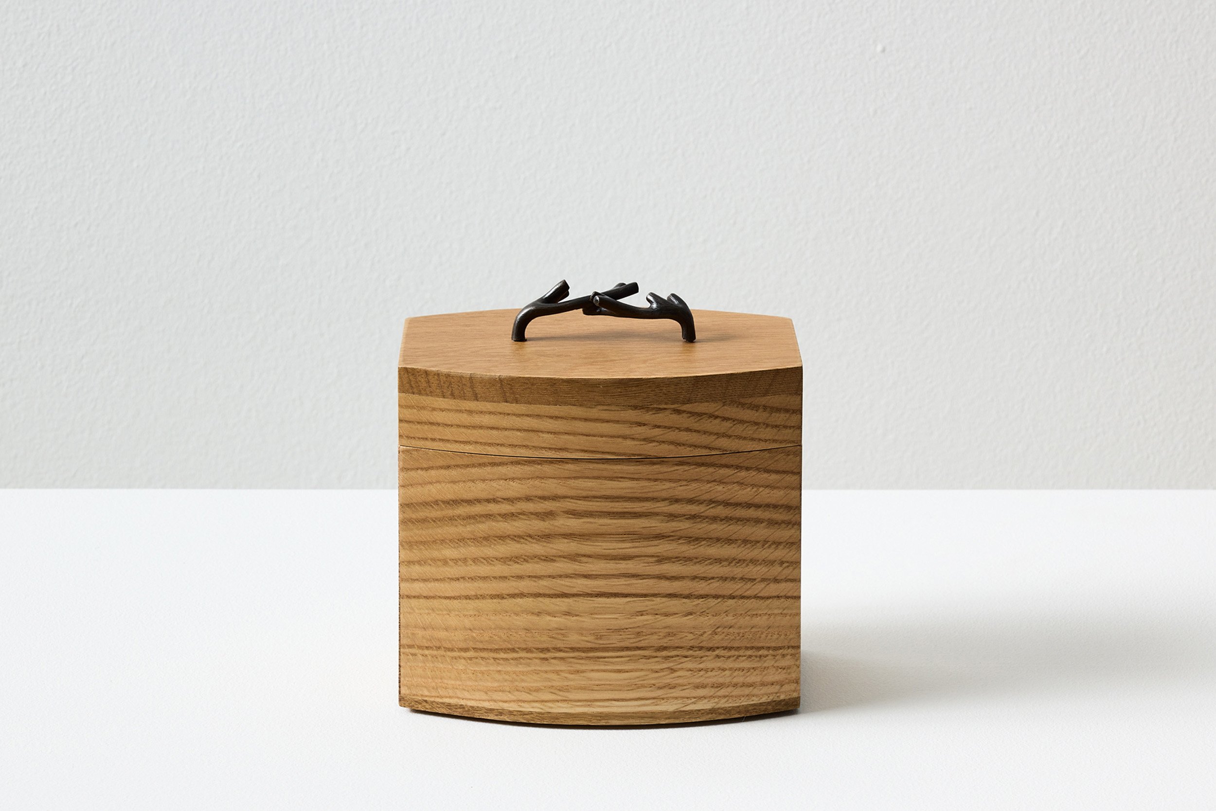 1.FJS Box 'Dina'.jpg