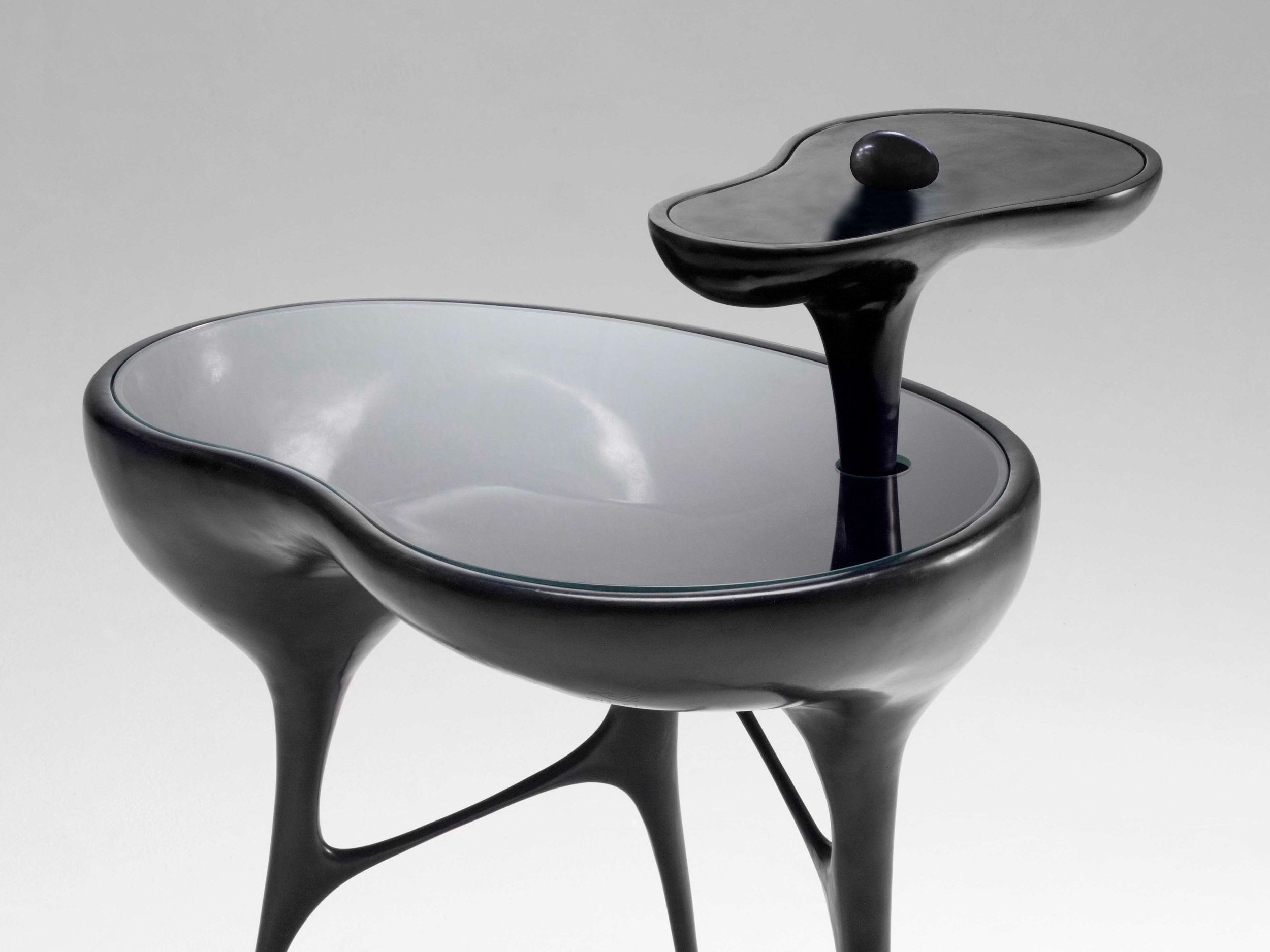 5.+MB+Side+Table+%27Bubble+Gum%27+%28black%2C+detail%29.jpg