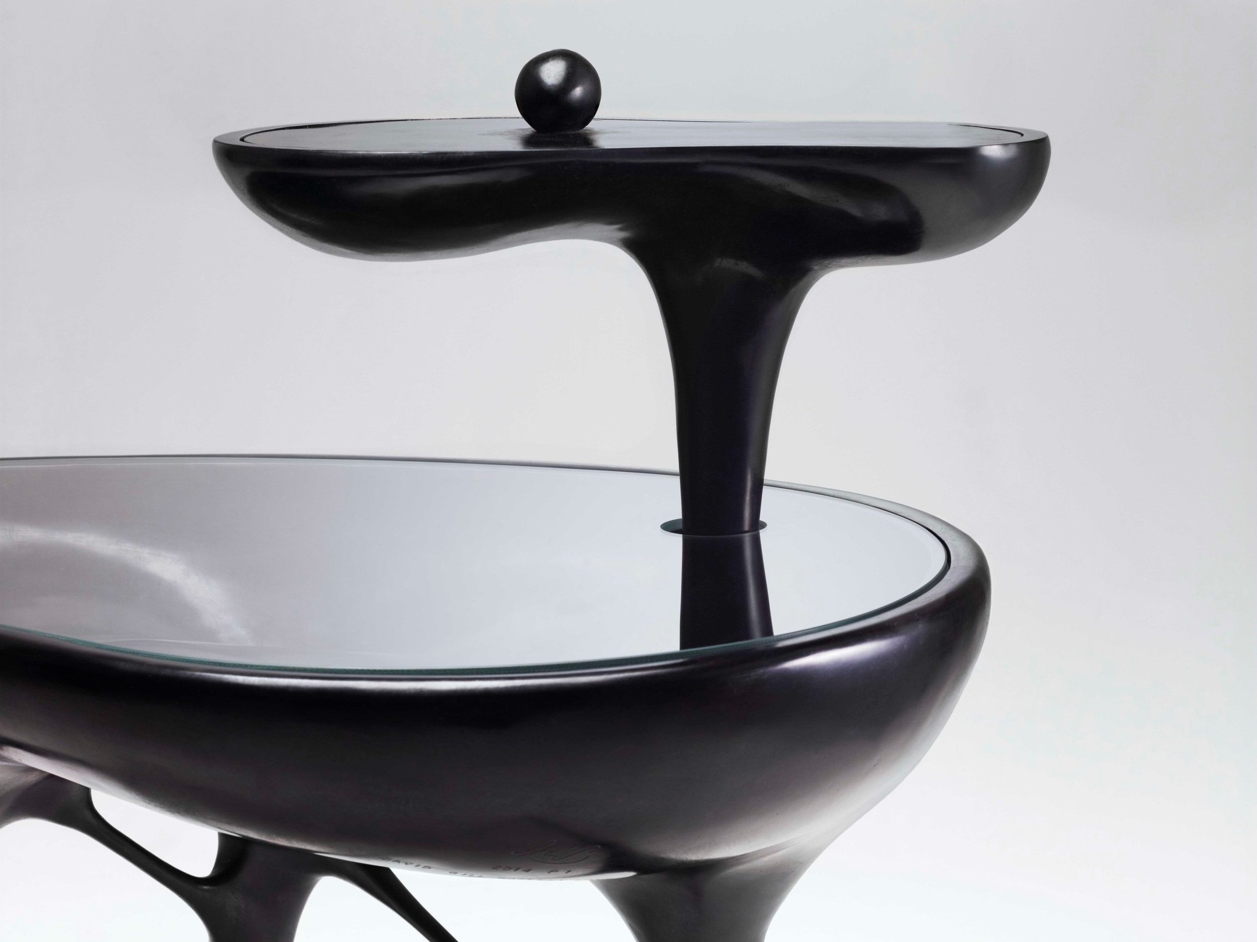 4.+MB+Side+Table+%27Bubble+Gum%27+%28black%2C+detail%29+amended+handle.jpg