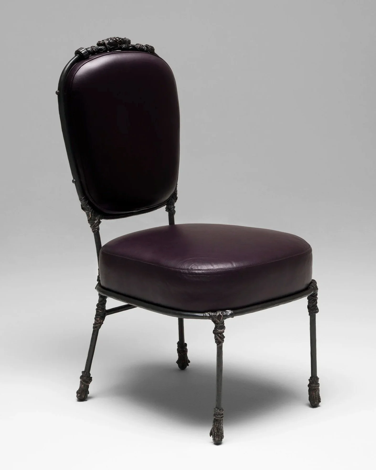 1.+MB+Chair+%27Congo%27+Aubergine.jpg