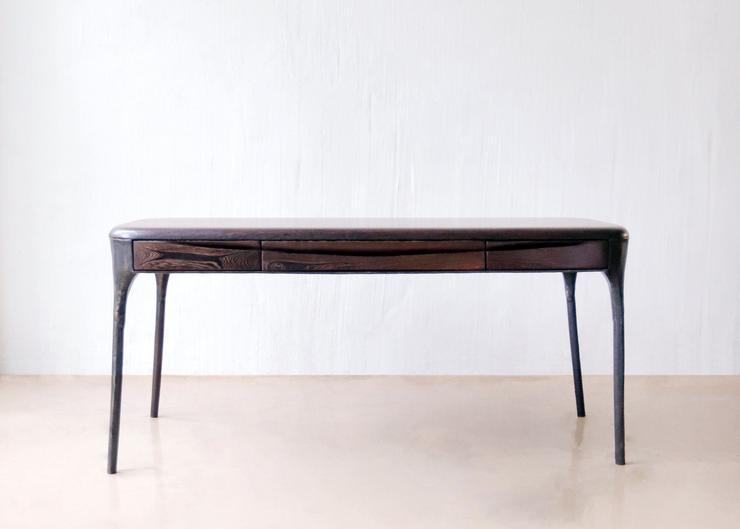 1. VL21-02 Desk.jpg