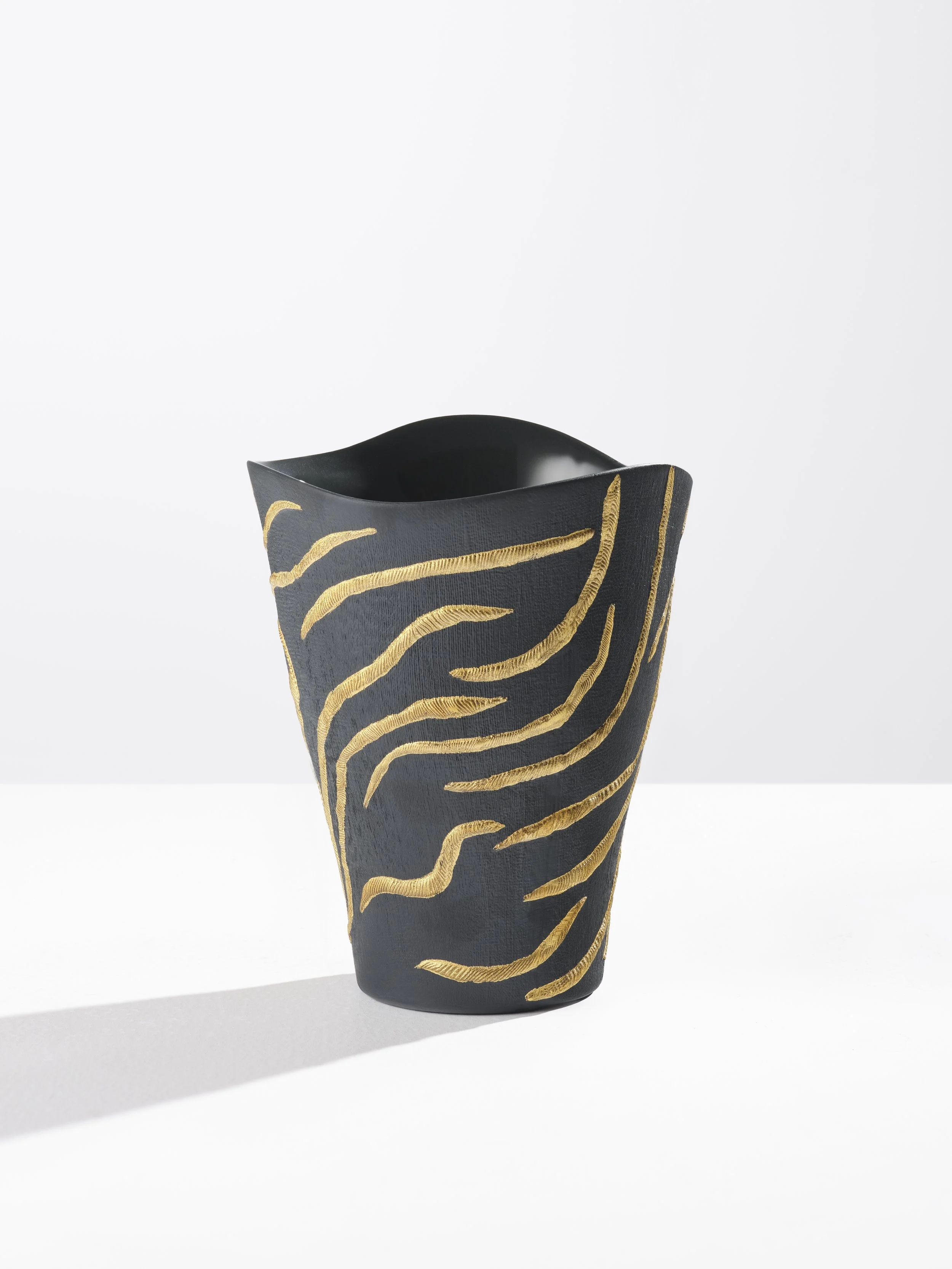 1. SB Vase 'Serpents'.jpg