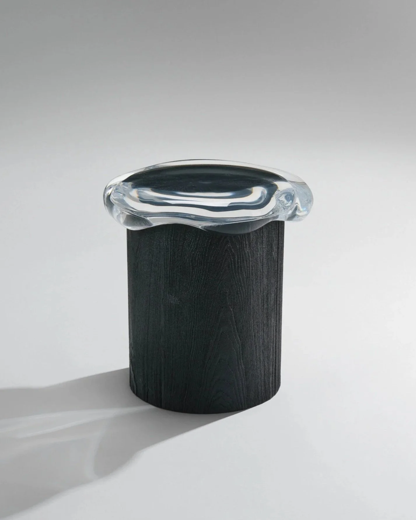 1.%2BMB%2BSide%2BTable%2B%2527Bonbon%2527%2BRound%2B%2528black%2529.jpg