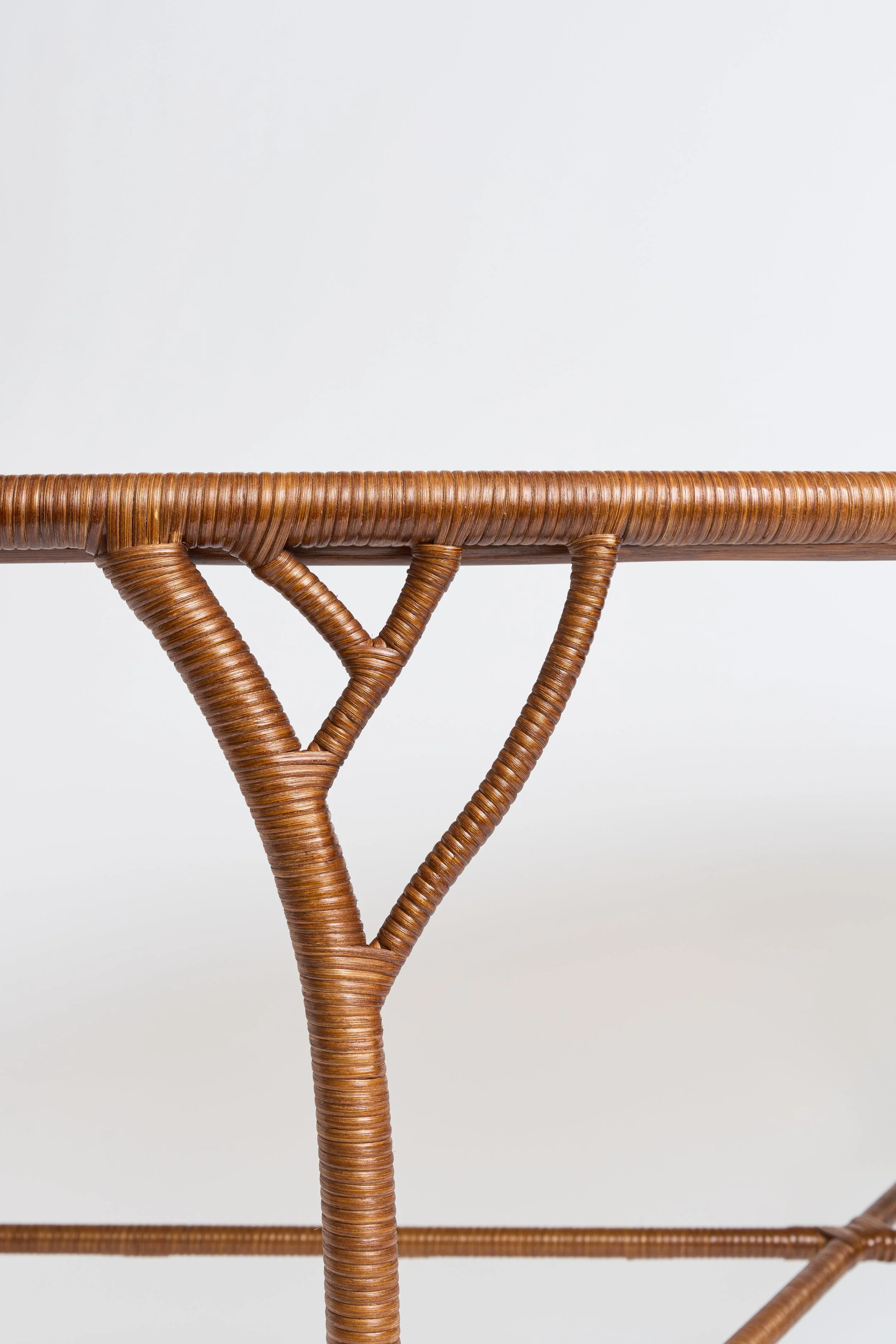 5.FJS Dining Table 'Patrizia'.jpg