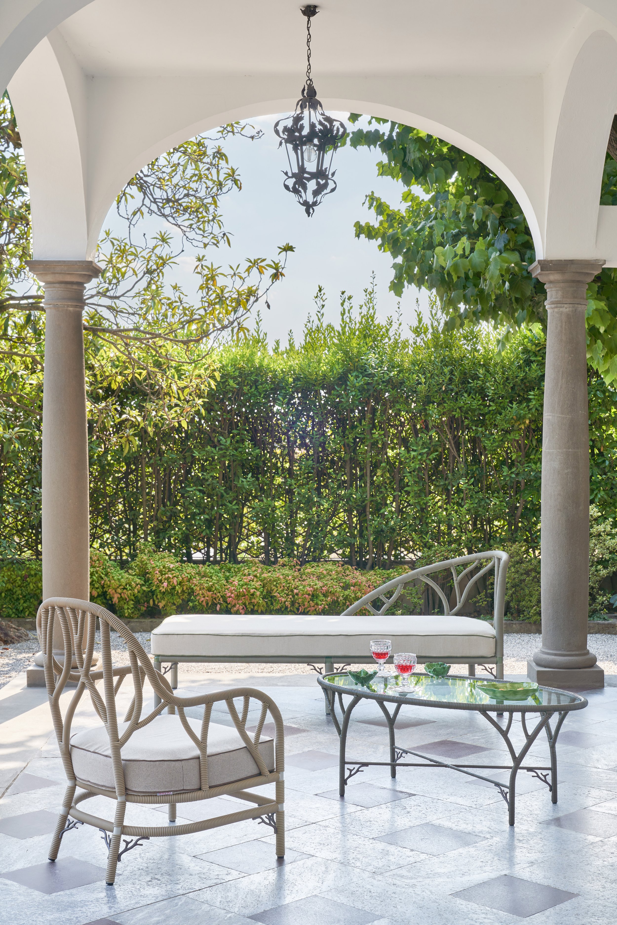 FSXBONACINA_Antonia_Out_arm_Luca_Out_chaise_Patrizia_ct.jpg