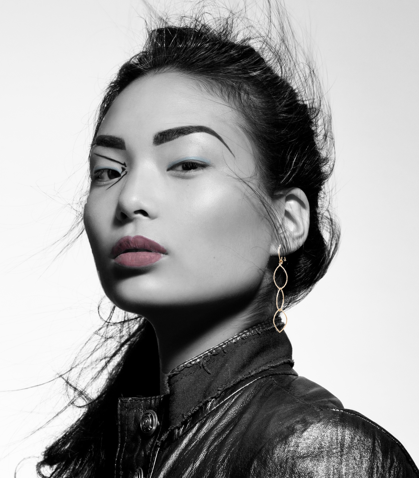   CECILIA EARRING - LIM Collection  Earring pendant : Eur 190 Earring hooks : Eur 90 18 Kt yellow Gold 