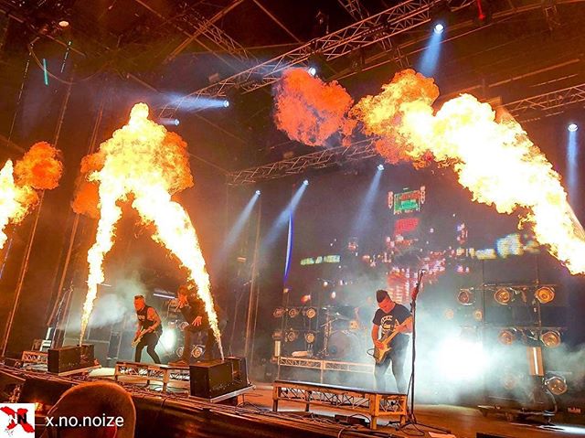 THE AMITY AFFLICTION - Groovin The Moo (Maitland) 🔥Flame FX
💀blasopyrotechnics.com.au
🤘@theamityaffliction
📷@x.no.noize

#blasopyrotechnics&nbsp;#pyroilluminati&nbsp;#livetoburn

Repost @x.no.noize  @theamityaffliction literally turned the heat u