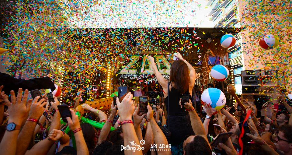 Blaso Pyrotechnics - Confetti - Festival shot Confetti over crowd.jpg