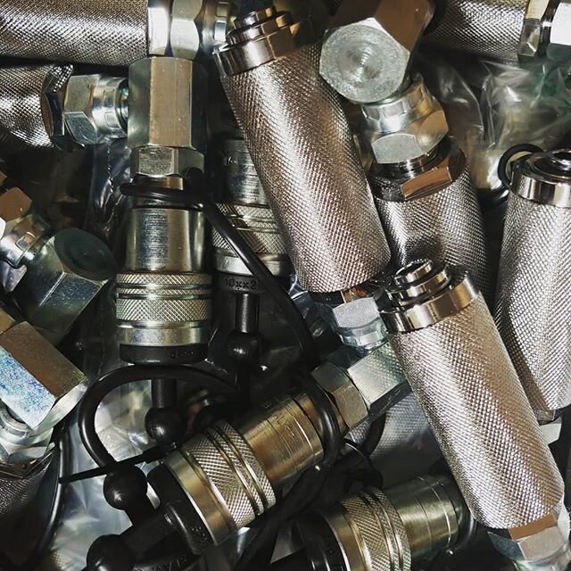 #CO2 Cylinder to Hose Quick Connectors 💨💨 connects the high-pressure hose of your CO2 effect with the CO2 bottle. All components of MAGICFX CO2 effects are designed in such a way that they allow for a quick, direct and safe connection. If you work 
