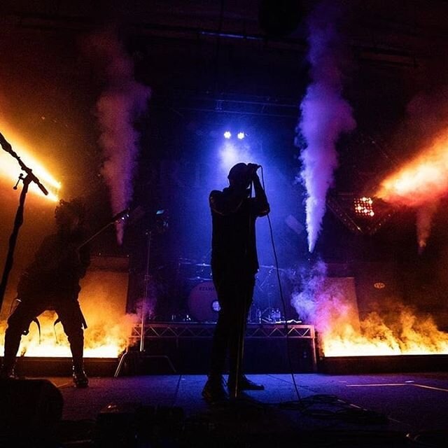#SmokeFX Hire ☁Whether you're looking for the smallest wisp of smoke, or need to cover an entire arena stage with low smoke, need to fog out a snow covered forest for a feature film, we have the expertise and the equipment to do the job.

Ps. How coo