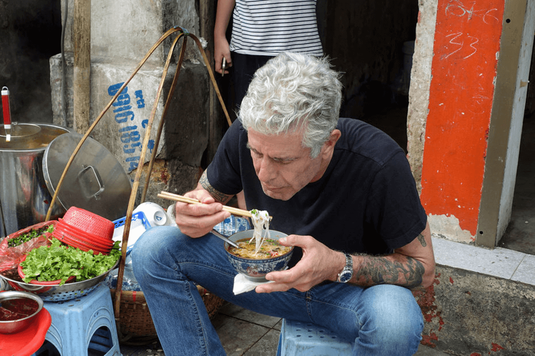 Photo-Bourdain-Street-Food-Hanoi.png