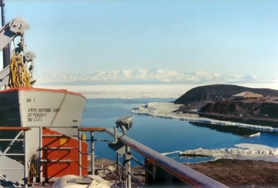 Mcmurdo_sound_southern_cross_usns.jpg
