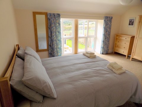 Courtyard double (en-suite) bedroom.jpg