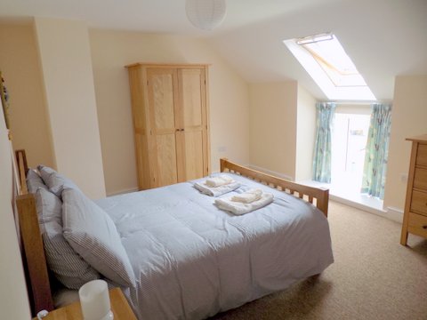 cobbles double bedroom.jpg