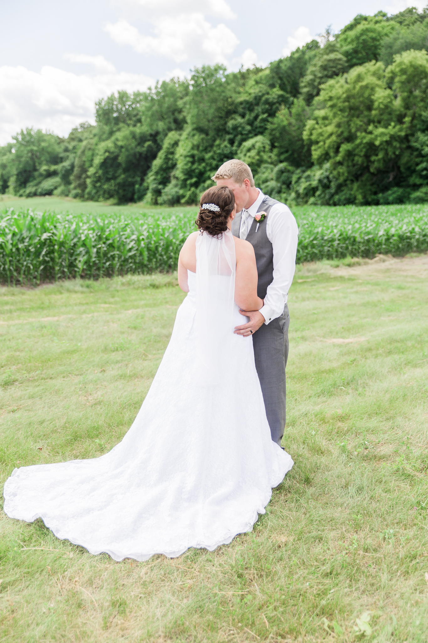 MinnesotaBarnWedding38.jpg