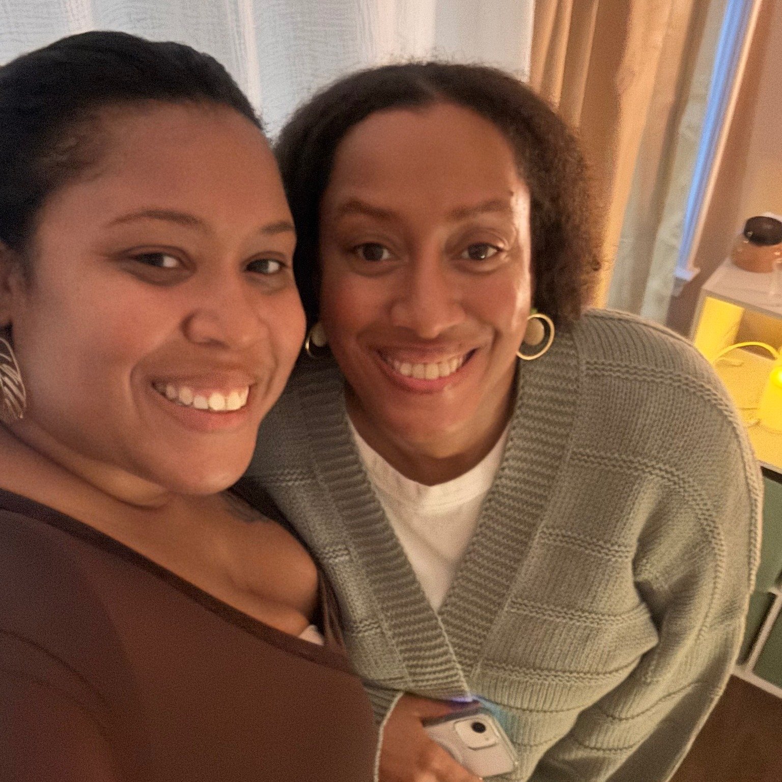 I'm floating on a cloud after the most divine facial and body polish from Tiffaney Webb at Stillness and Skin. As a licensed esthetician, Tiffaney is a master of her craft, creating an experience that is both luxurious and deeply effective.

The clea