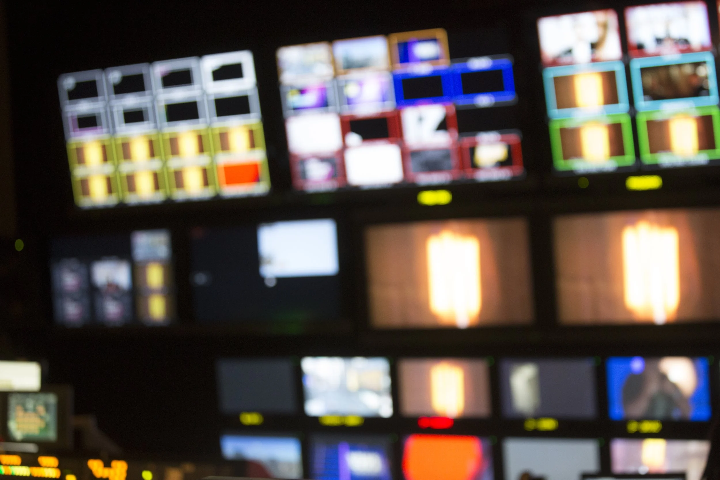 MONITOR WALL DEFOUS.jpg