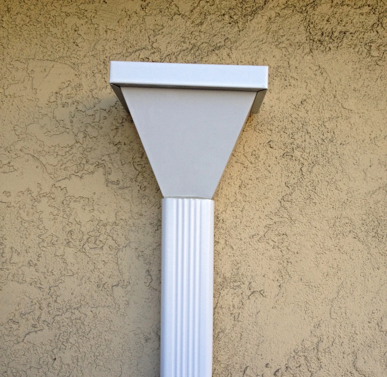 White Aluminum Leader Head with Outlet